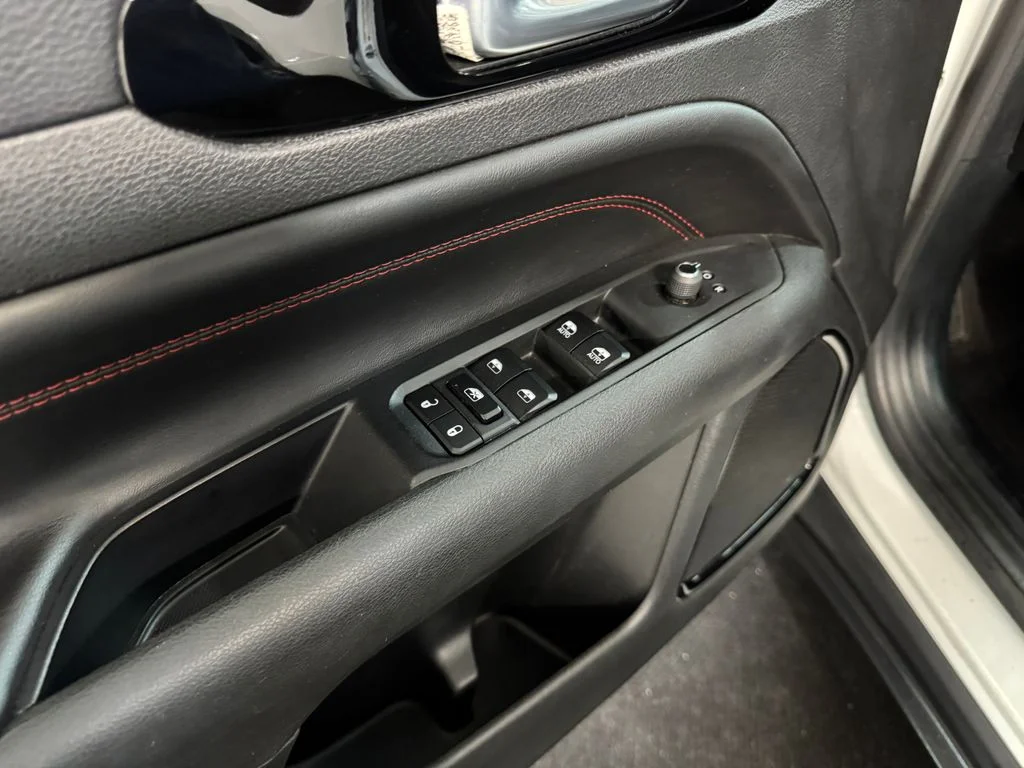 Used 2024 White Jeep Trailhawk image 12