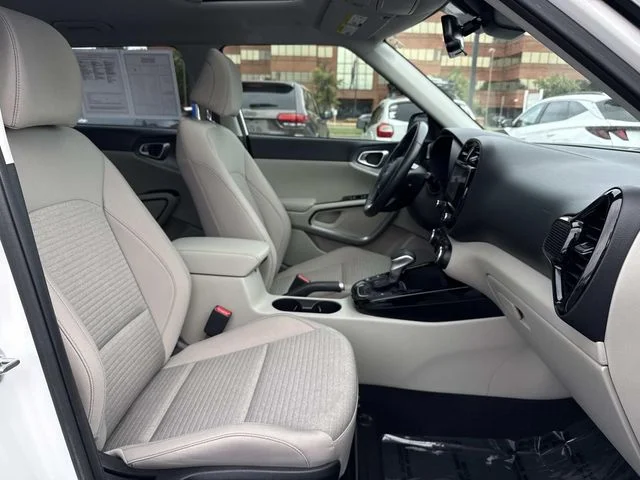 Used 2022 White Kia EX image 16