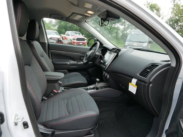 2025 Mitsubishi Outlander Sport SE - Photo 8