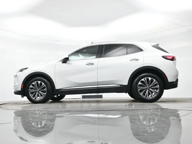 Used 2024 Summit White Buick Preferred image 27