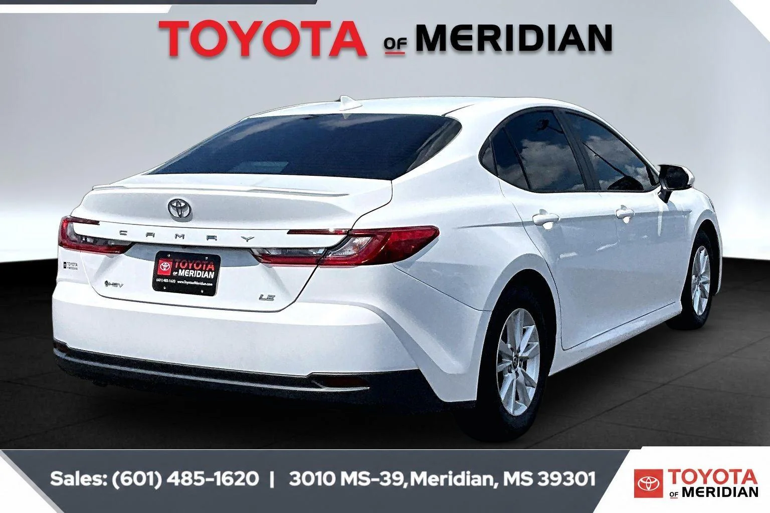 Used 2025 Ice Cap Toyota LE image 11