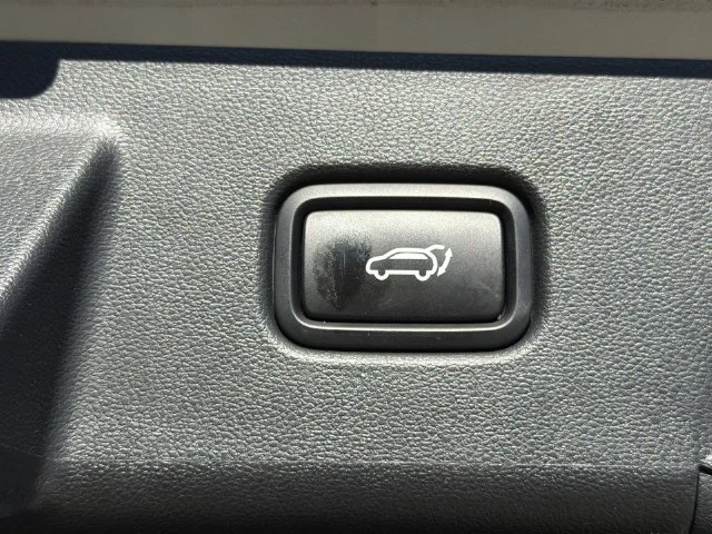 Used 2025 Silver Hyundai SEL image 39