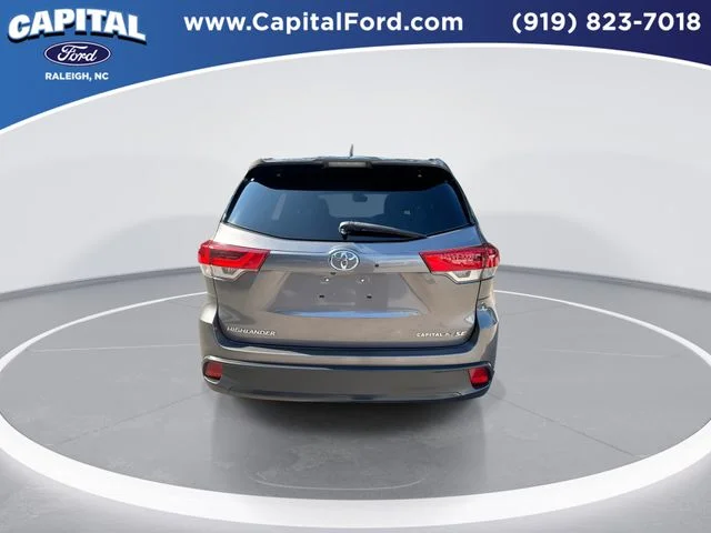Used 2017 Gray Toyota SE image 7