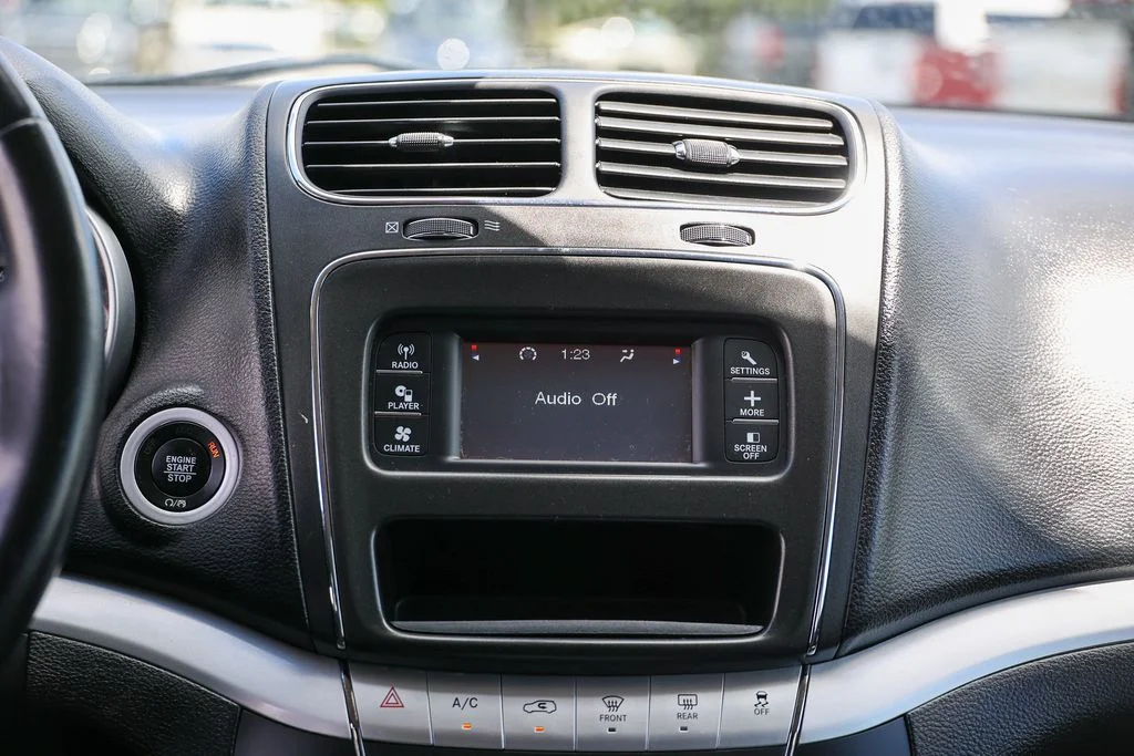Used 2018 Silver Dodge SE image 11