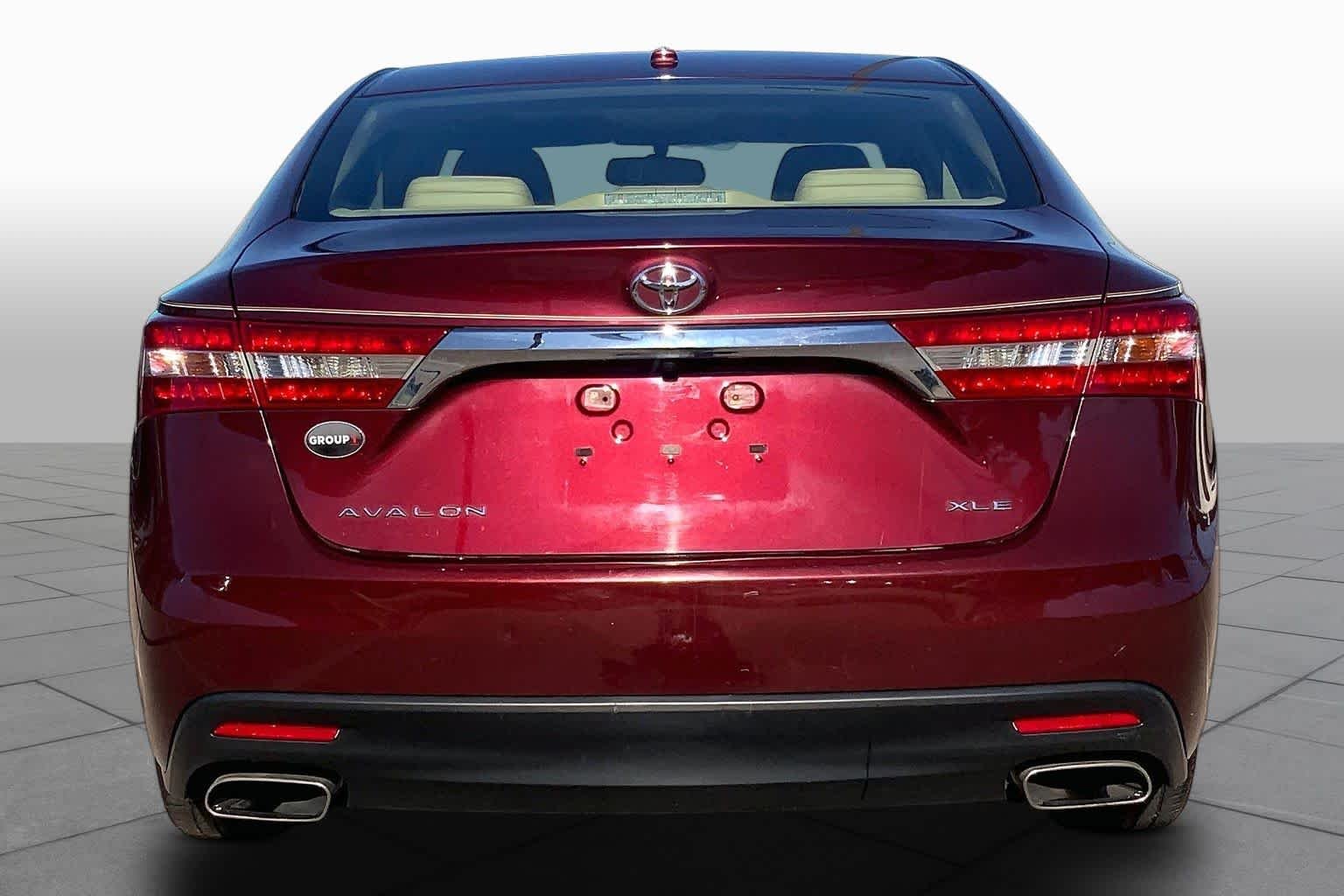 Used 2015 Ooh La La Rouge Mica Toyota XLE Touring image 8