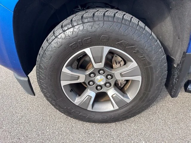 Used 2020 Blue Metallic Chevrolet Z71 image 19