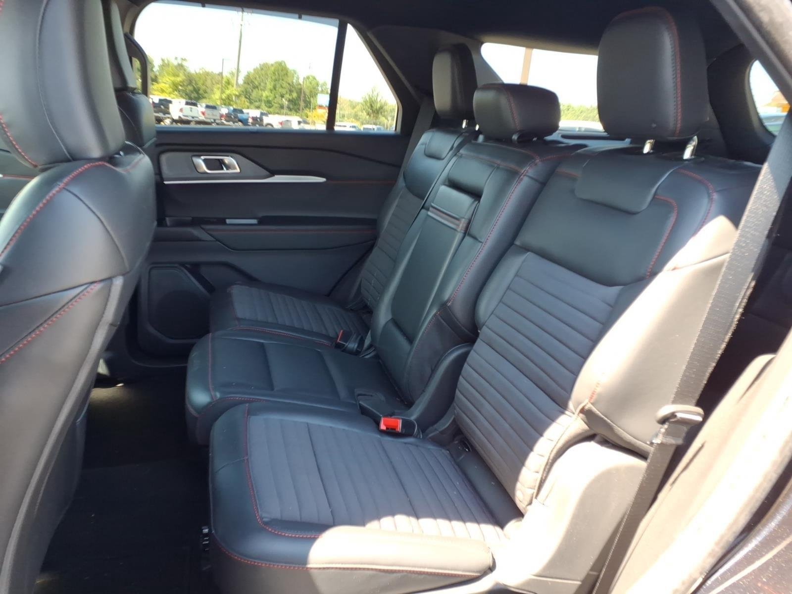 Used 2025 Agate Black Metallic Ford ST-Line image 19