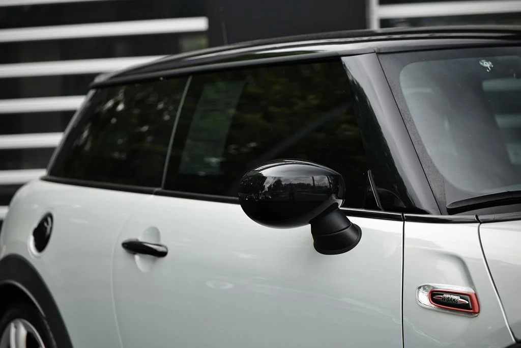 Used 2021 White Silver Metallic MINI Signature image 3