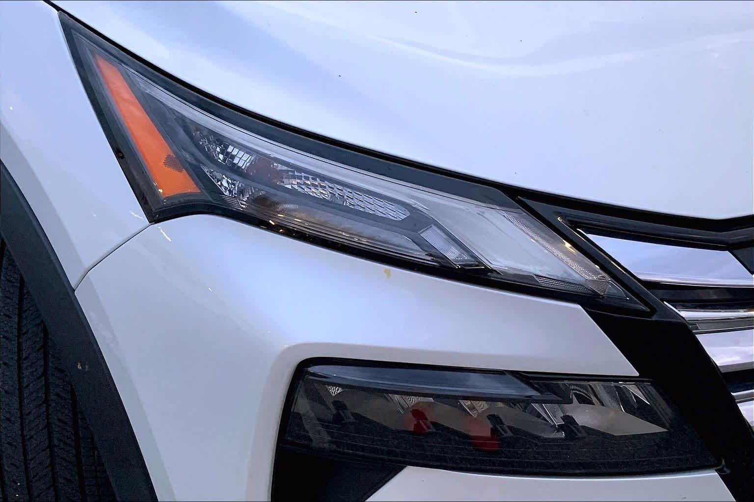 Used 2024 Everest White Pearl Nissan SL image 24