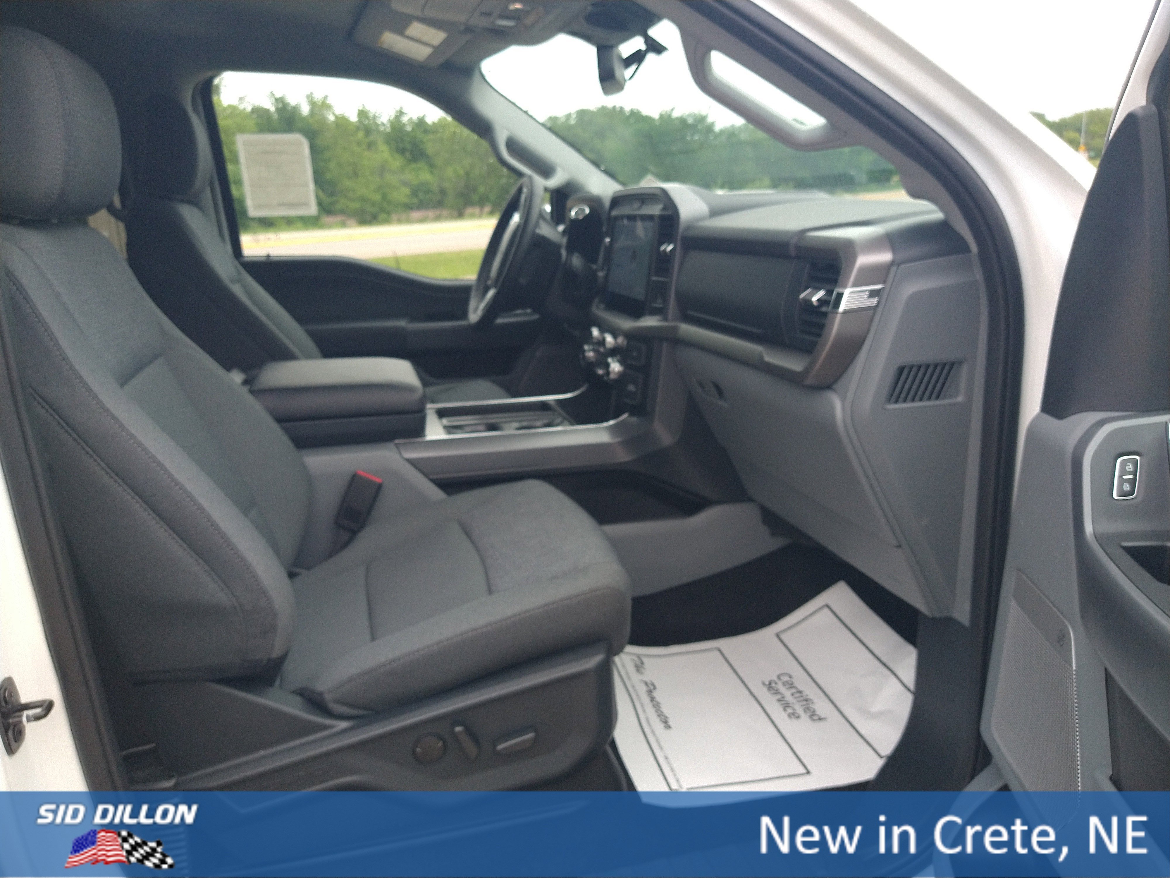 New 2026 Oxford White Ford XLT image 4