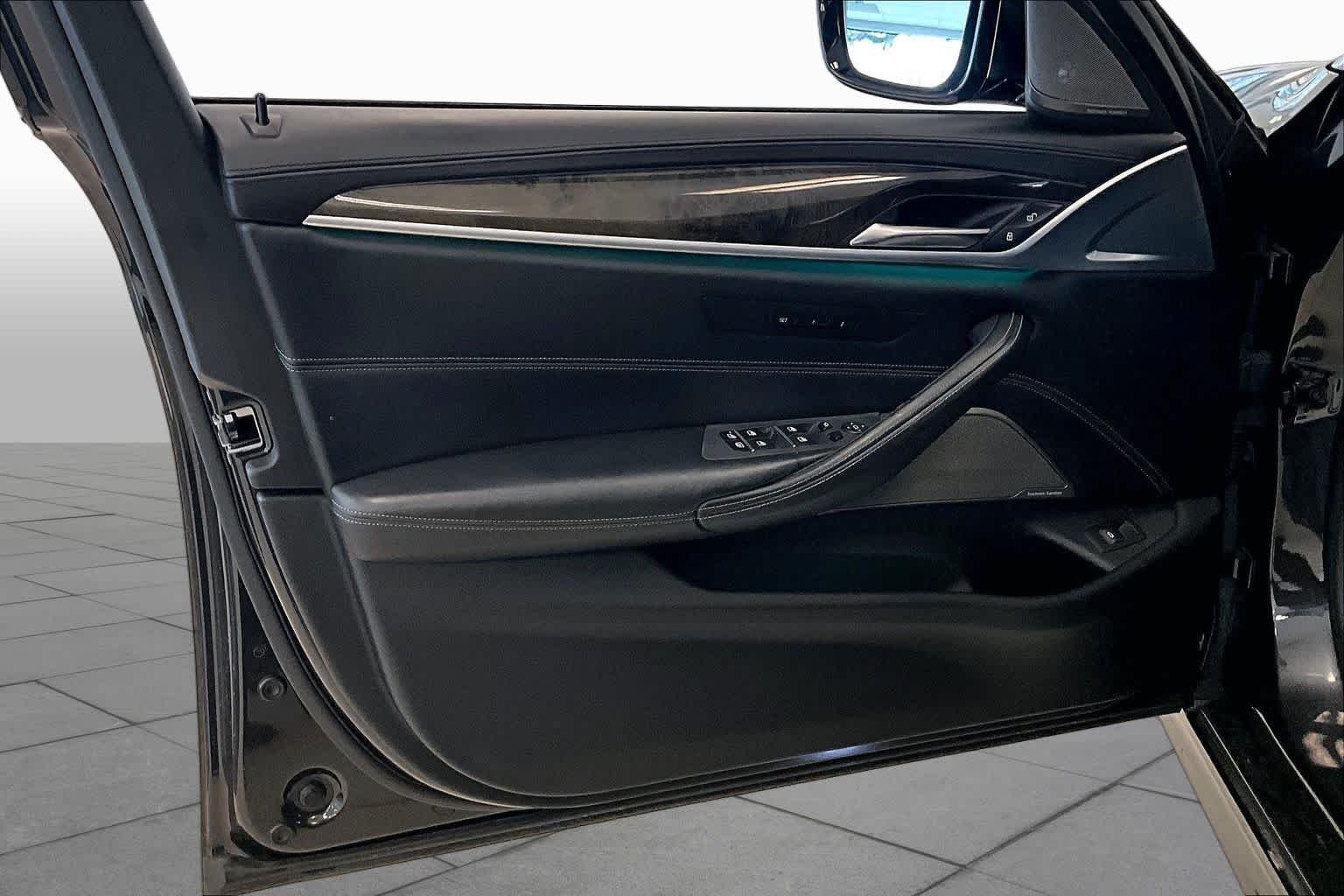 Used 2019 Dark Graphite Metallic BMW M550i xDrive image 20