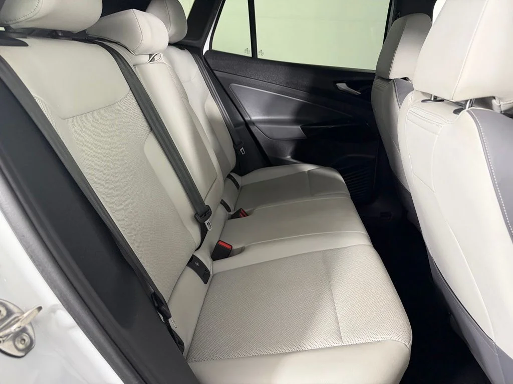 Used 2021 White Volkswagen Pro S image 29