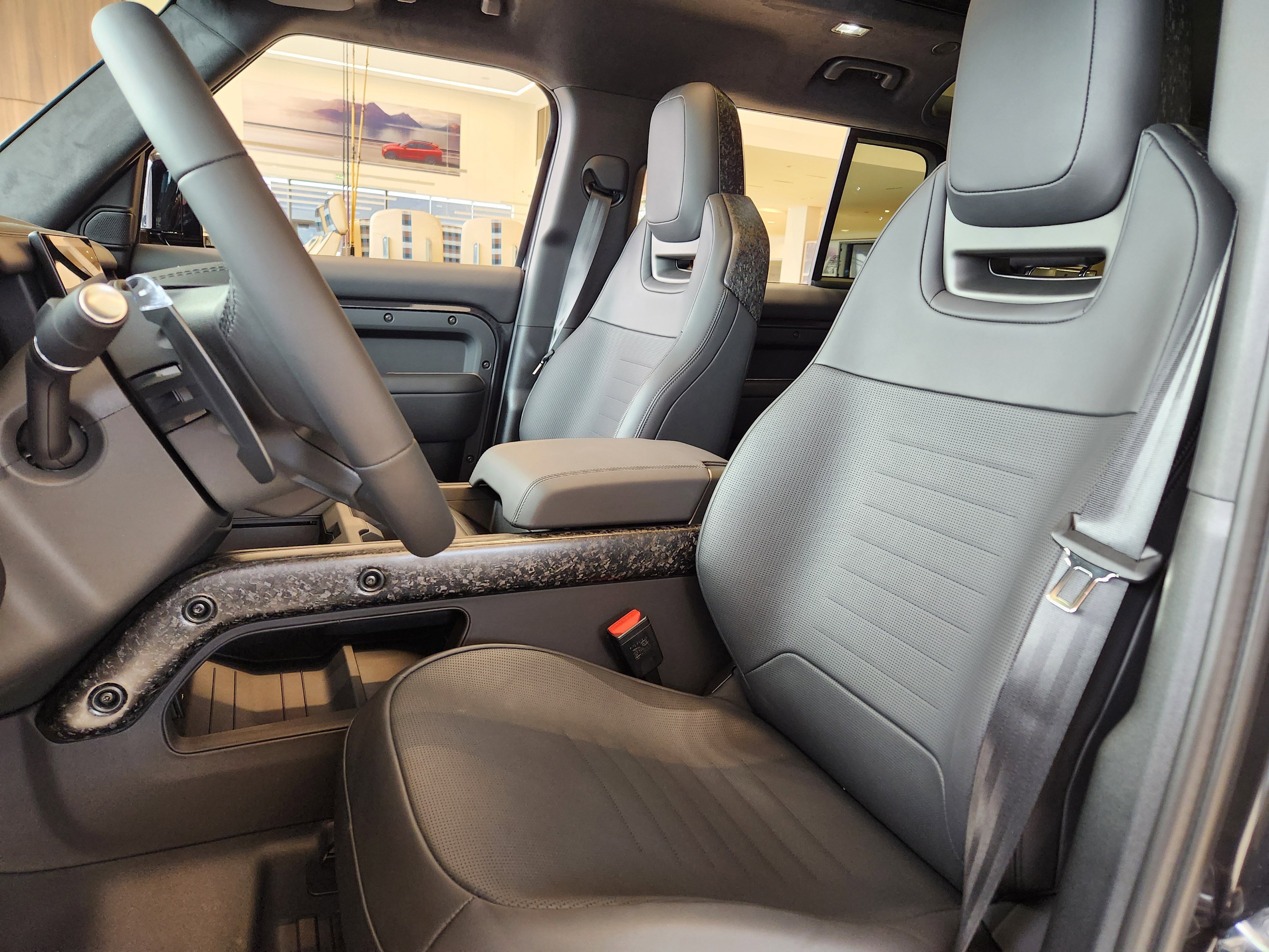 2025 Land Rover Defender Octa Edition One - Photo 8