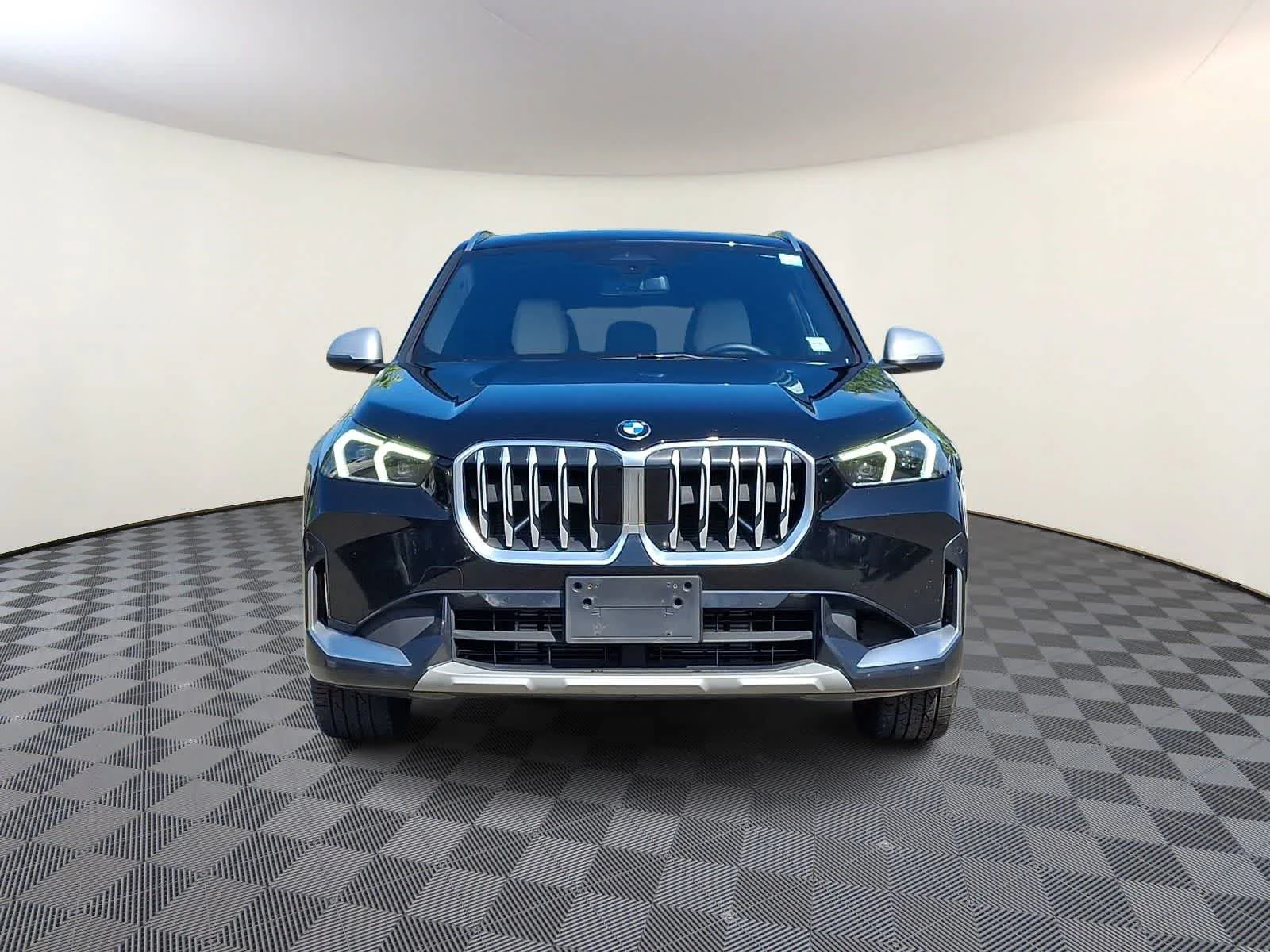 Used 2023 Jet Black BMW xDrive28i image 3