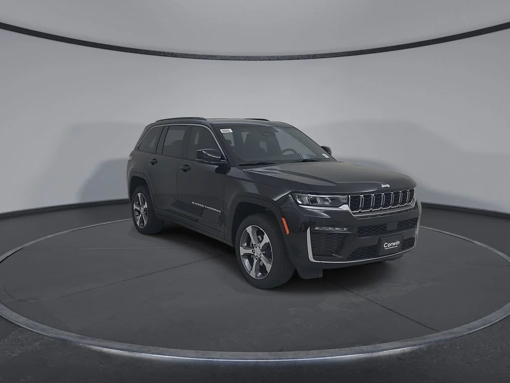 New 2026 Diamond Black Crystal Pearl-Coat Exterior Paint Jeep Limited image 3