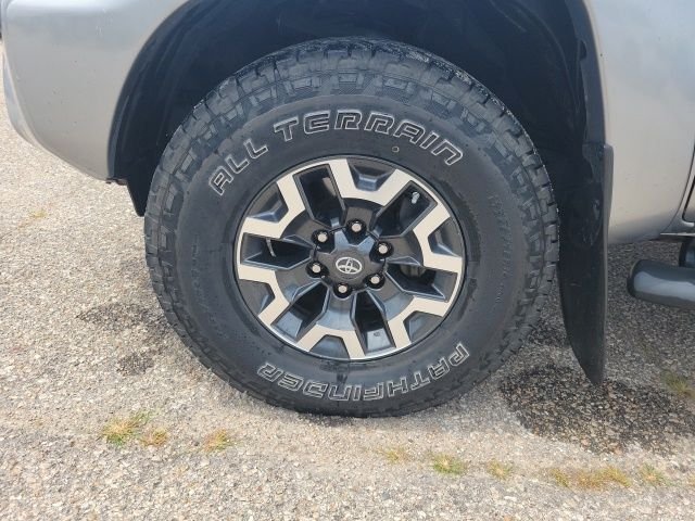 Used 2015 Silver Sky Metallic Toyota Base image 28