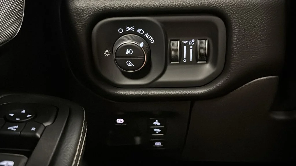 New 2026 Serrano-Green Metallic Exterior Paint RAM Laramie image 28