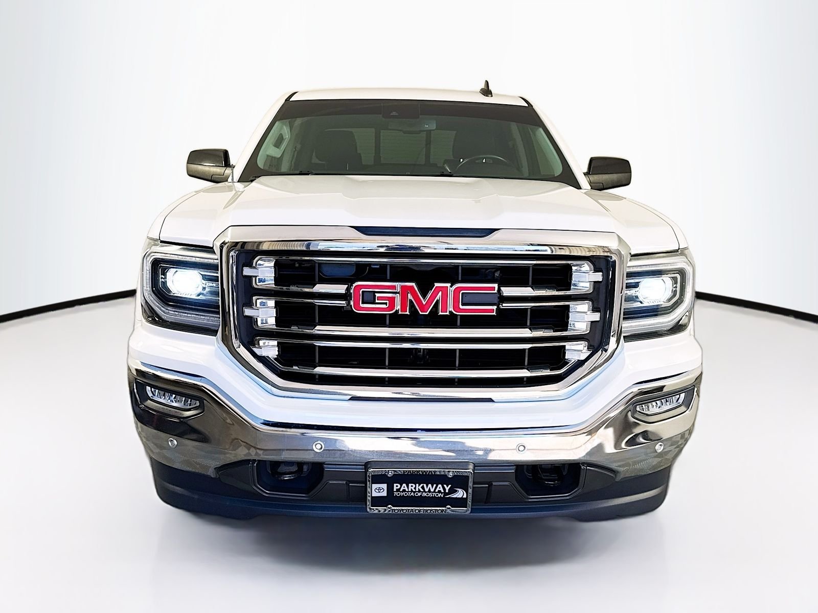 Used 2018 White GMC SLT image 2