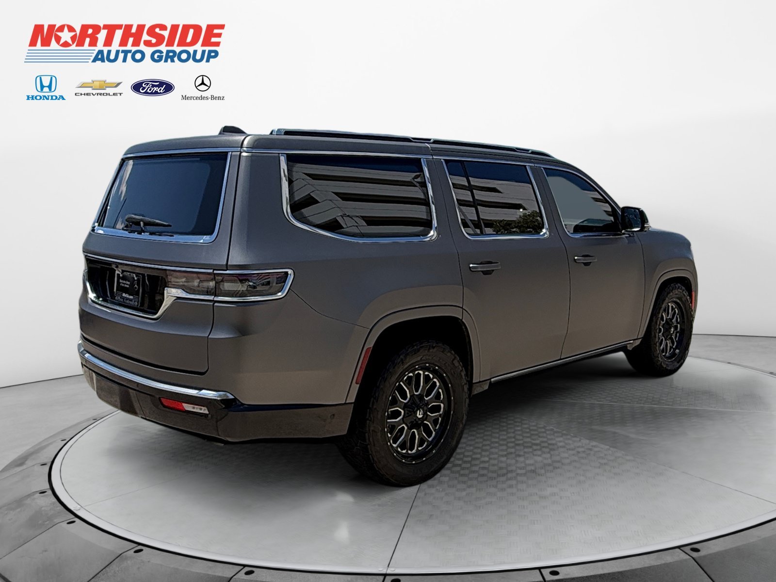 Used 2023 Baltic Gray Metallic Clearcoat Jeep Series III image 7