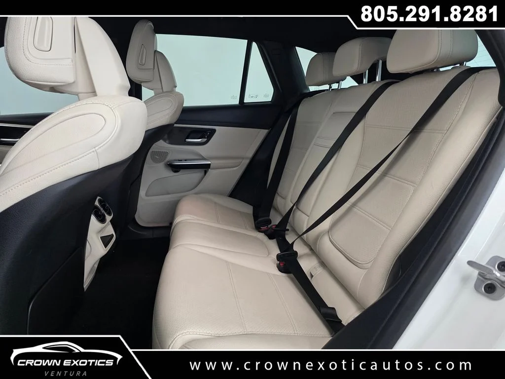 Used 2023  Mercedes-Benz GLC 300 image 19