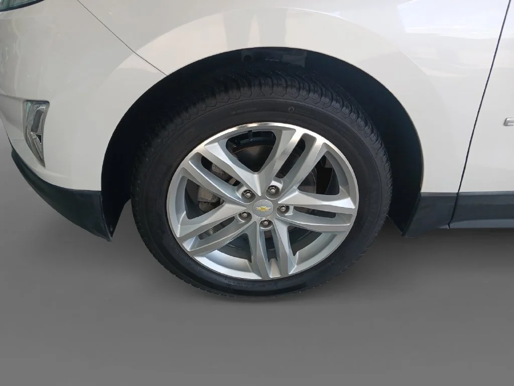 Used 2018 IRIDESCENT PEARL TRICOAT Chevrolet Premier image 15