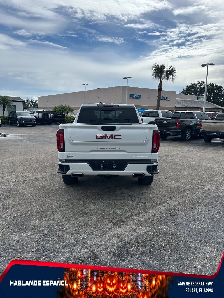 Used 2021 WHITE FROST TRICOAT GMC Denali image 4