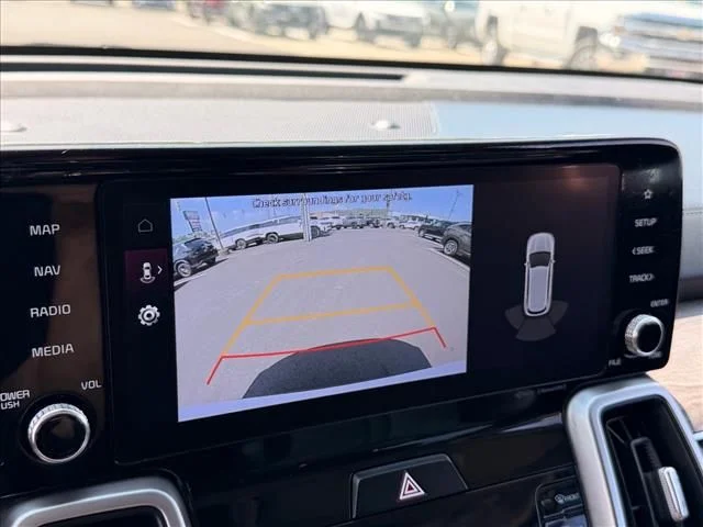 Used 2022 White Kia X-Line EX image 27