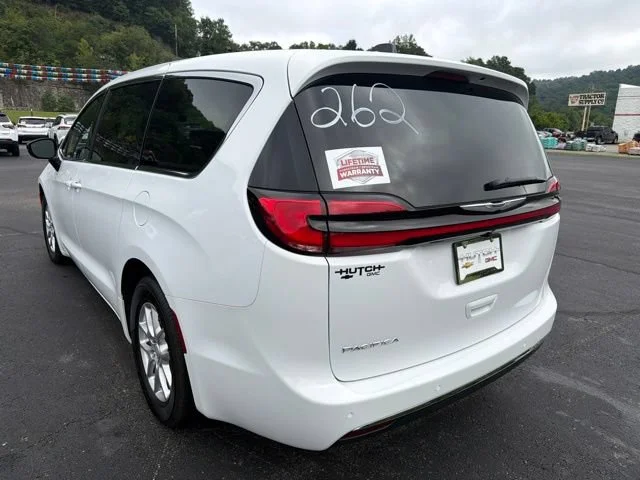 Used 2026 White Chrysler Select image 5