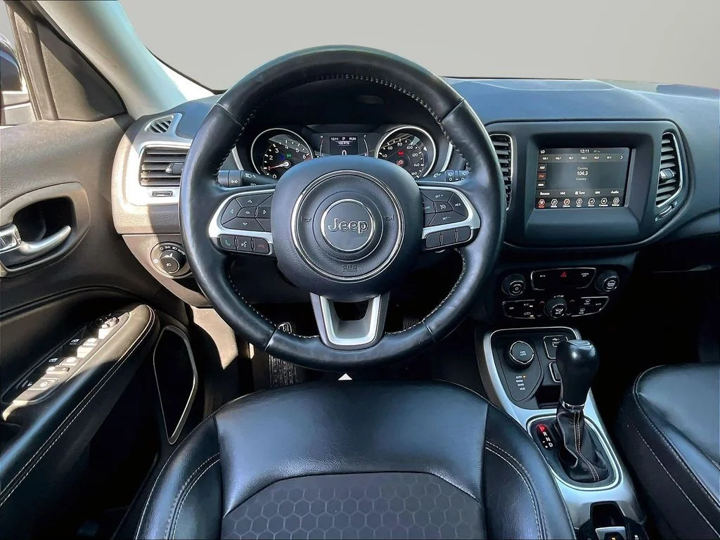 Used 2019 Crystal Metallic Jeep Latitude image 8