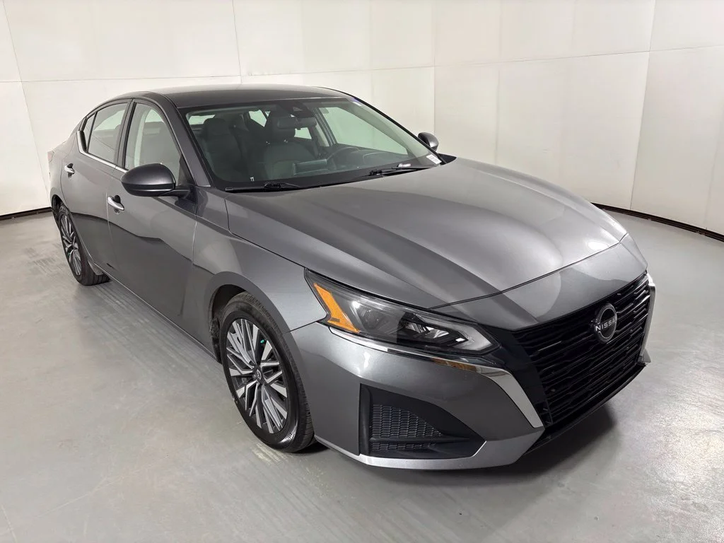 Used 2024 Gray Nissan 2.5 SV image 2