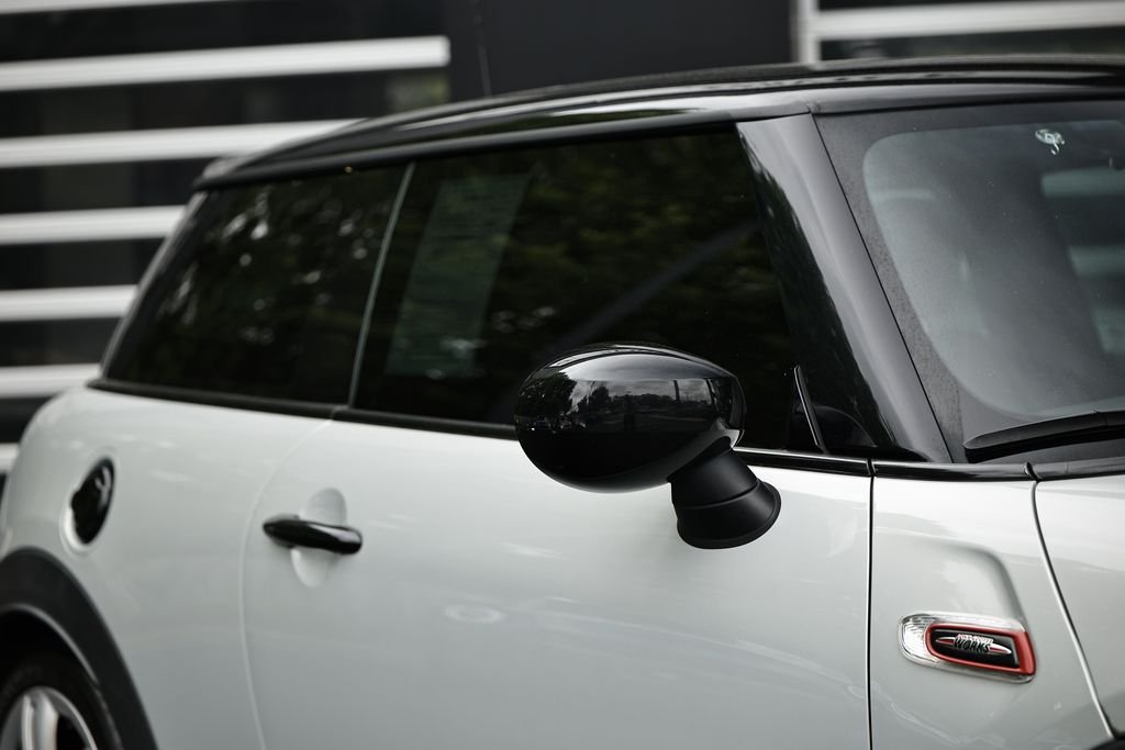 Used 2021 White Silver Metallic MINI Signature image 3
