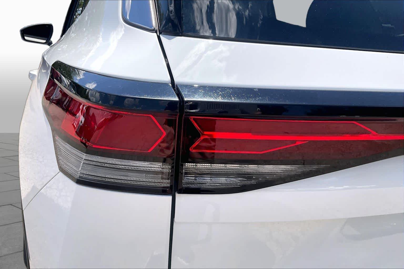 Used 2026 Pure White Volkswagen SE image 28