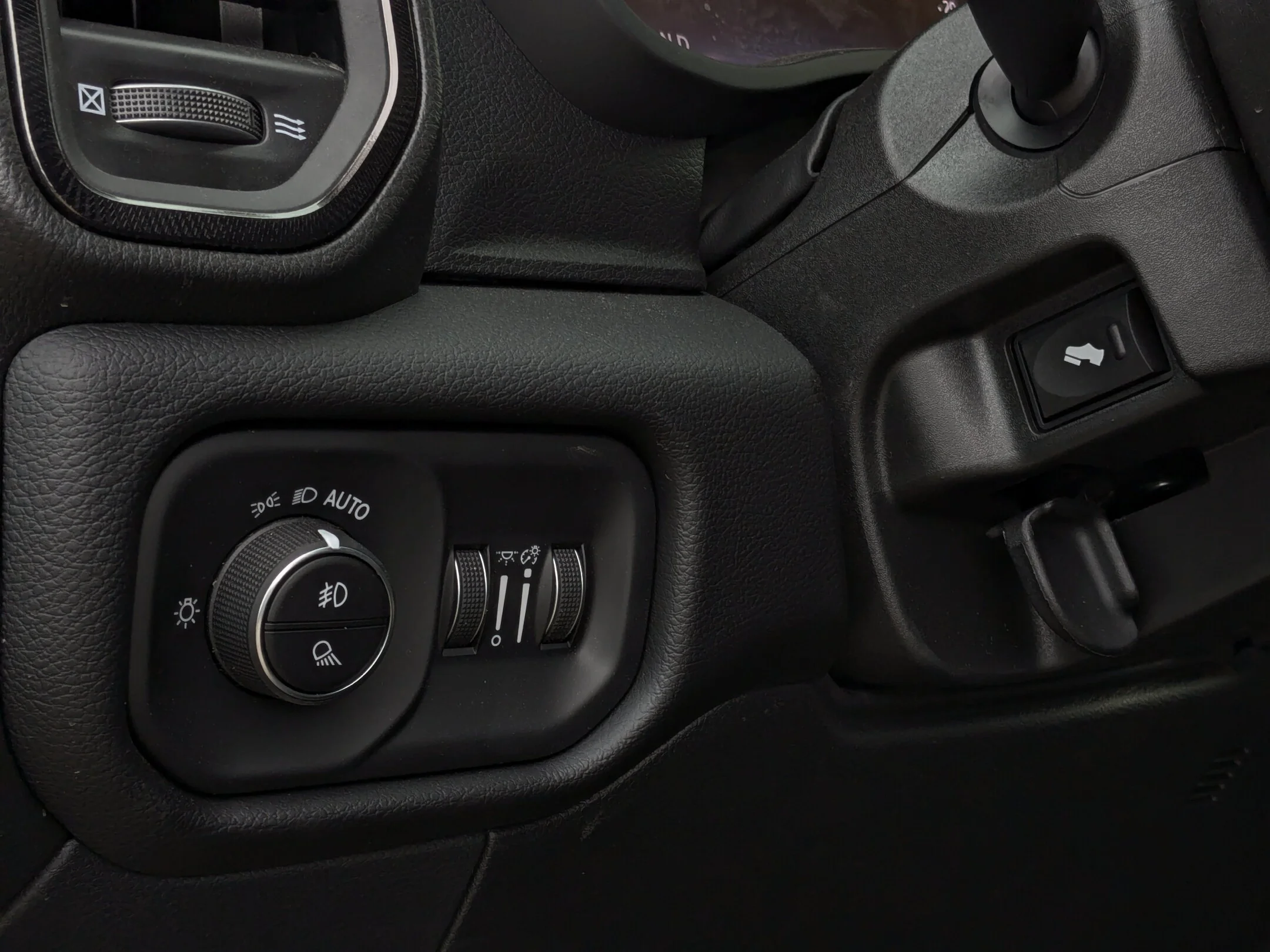 New 2026 Black RAM Rebel - - Level 1 Grp - Safety Grp - 5th Wheel/Gooseneck Prep - Ventilated Leather Seats & More! image 16