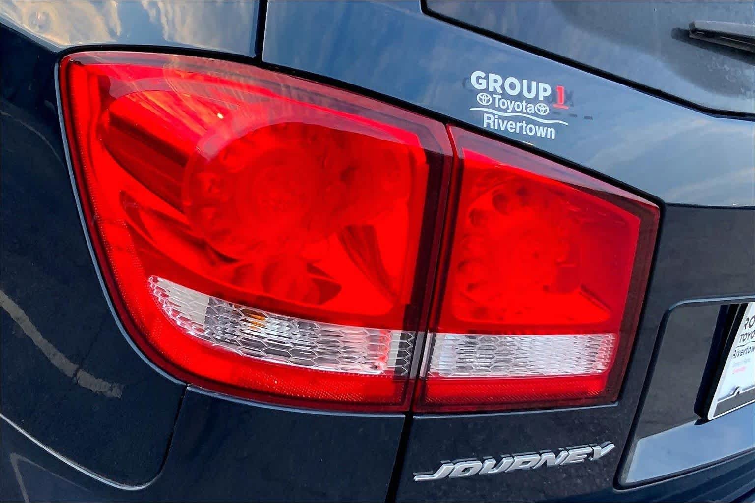 Used 2014 Fathom Blue Pearlcoat Dodge SXT image 25