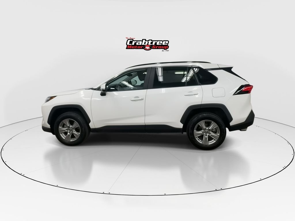 Used 2025 White Toyota XLE image 5