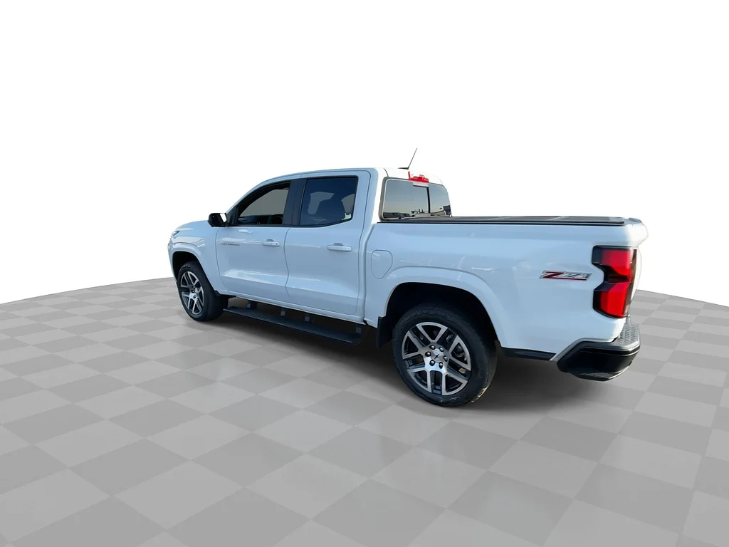 Used 2024 Summit White Chevrolet Z71 image 7