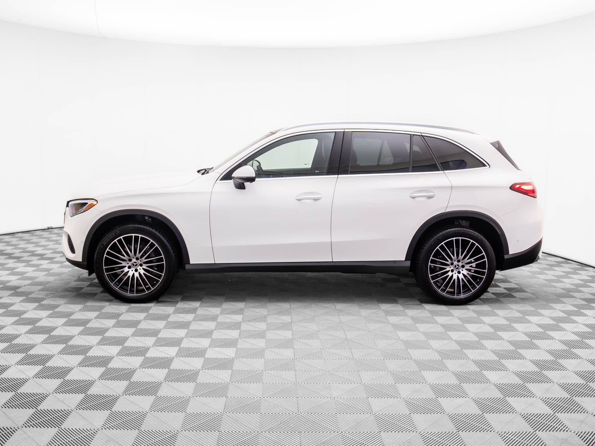 Certified Used 2026 White Mercedes-Benz GLC 300 image 2