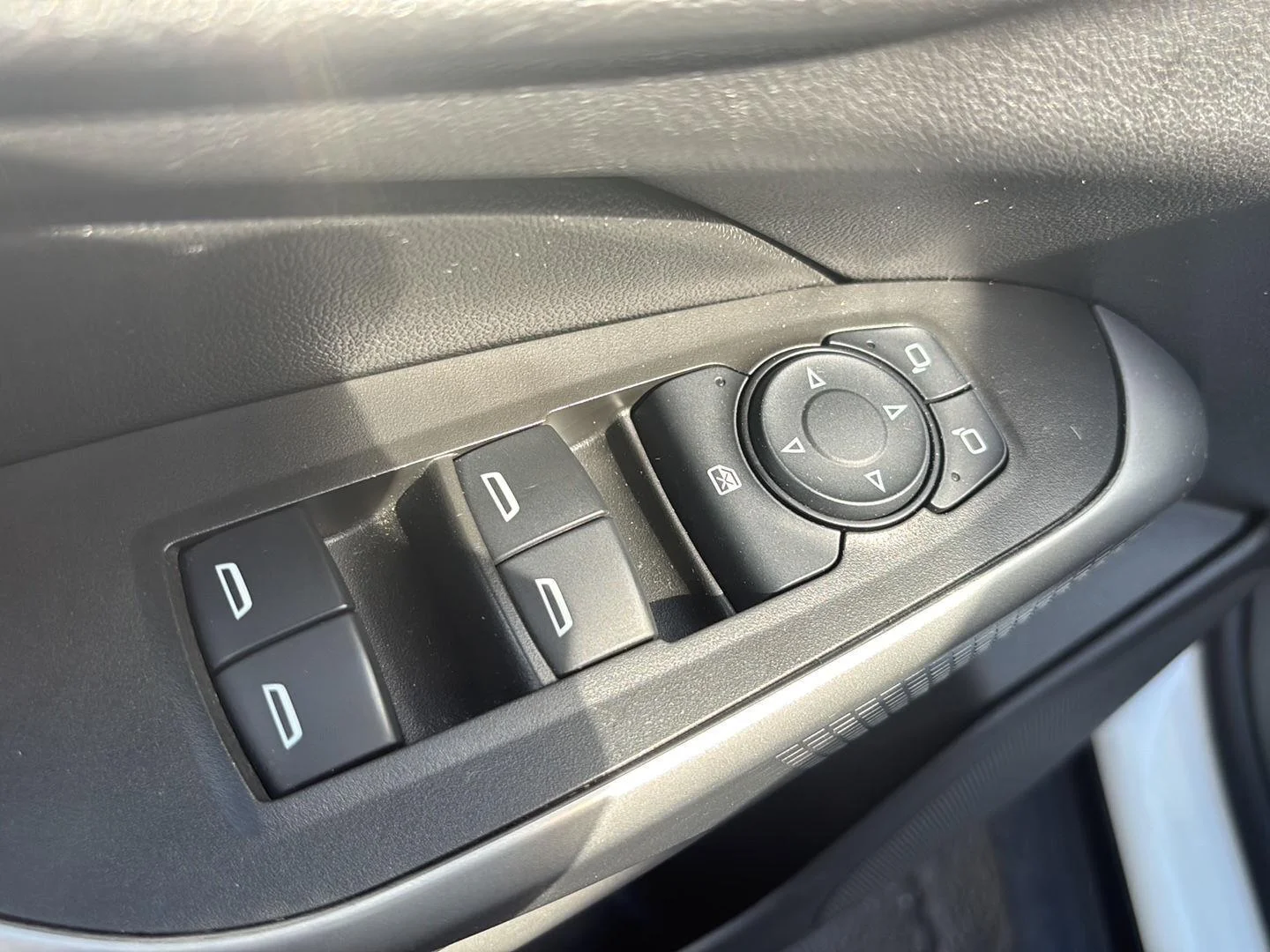 Used 2024 Summit White Chevrolet 1RS image 7