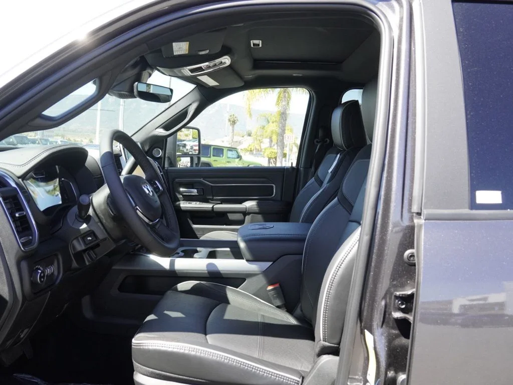 New 2026 Granite Crystal Metallic Clear-Coat Exterior Paint RAM Laramie image 18