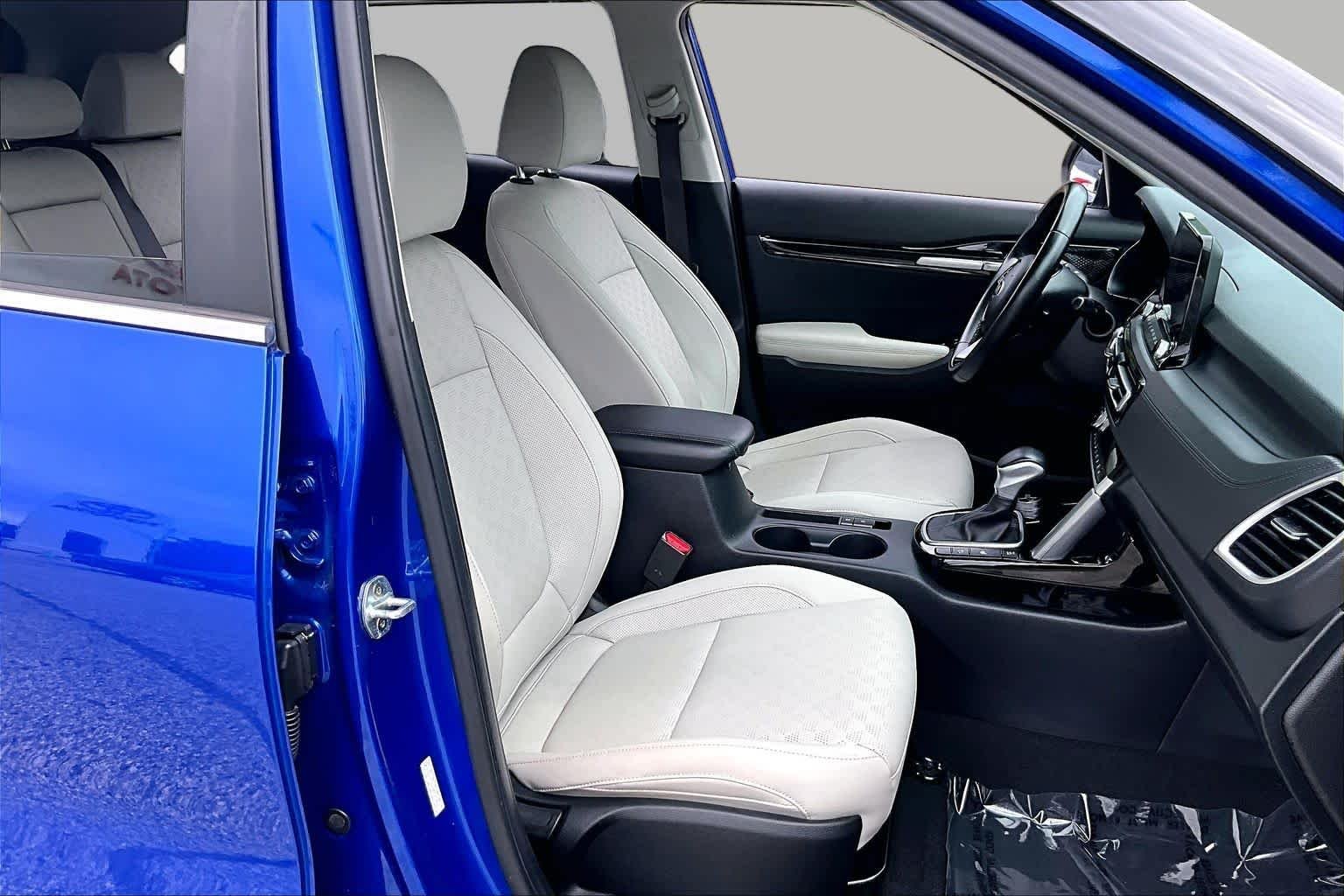 Used 2021 Neptune Blue Kia SX image 9