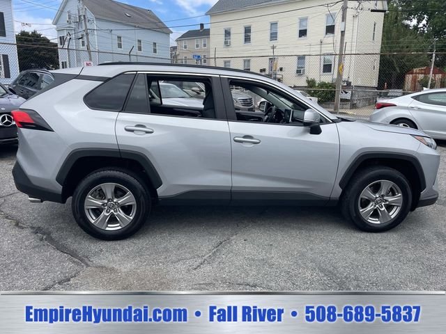 Used 2025 Silver Sky Metallic Toyota XLE image 3