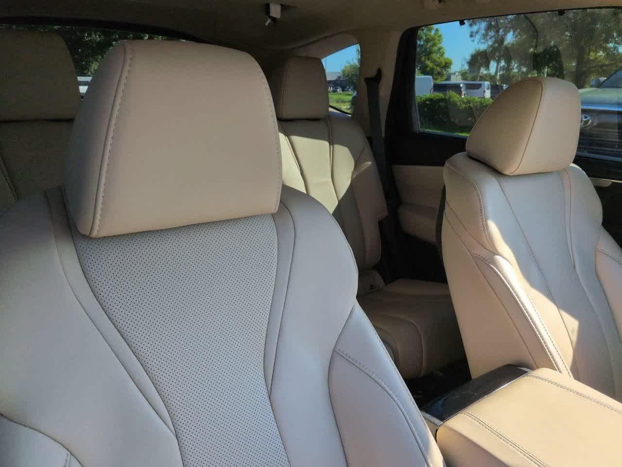 Used 2023 Platinum White Pearl Acura w/Technology Package image 7