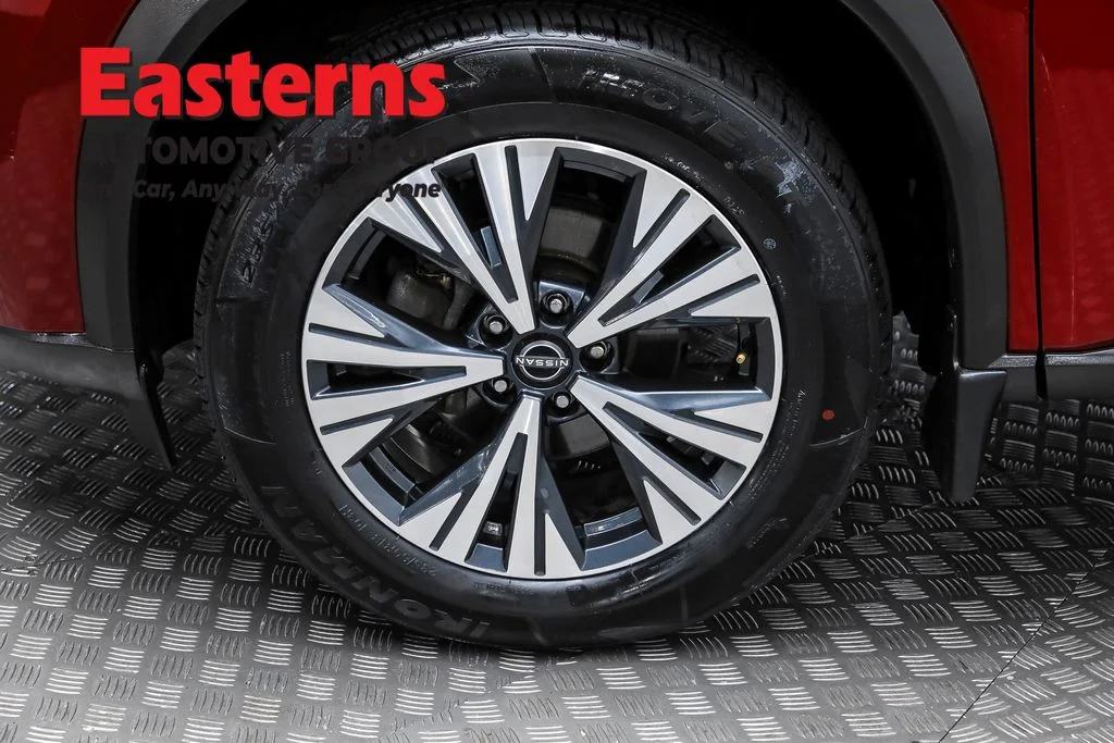 Used 2023 Red Nissan SV image 30
