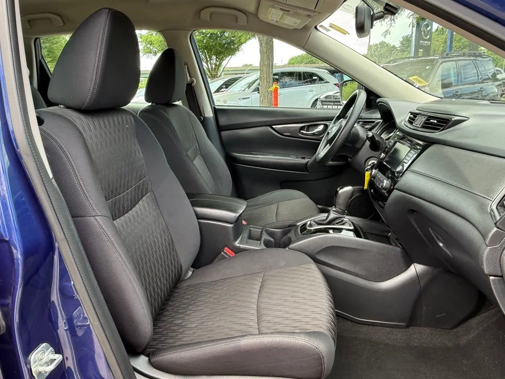 Used 2018 Blue Nissan S image 27