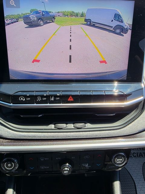 Used 2023 Black Jeep Latitude image 18