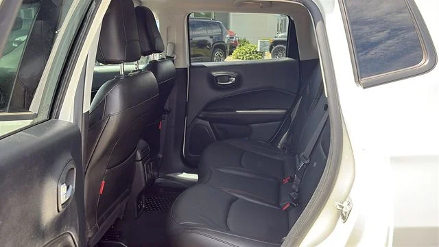 Used 2021 White Jeep Trailhawk image 22
