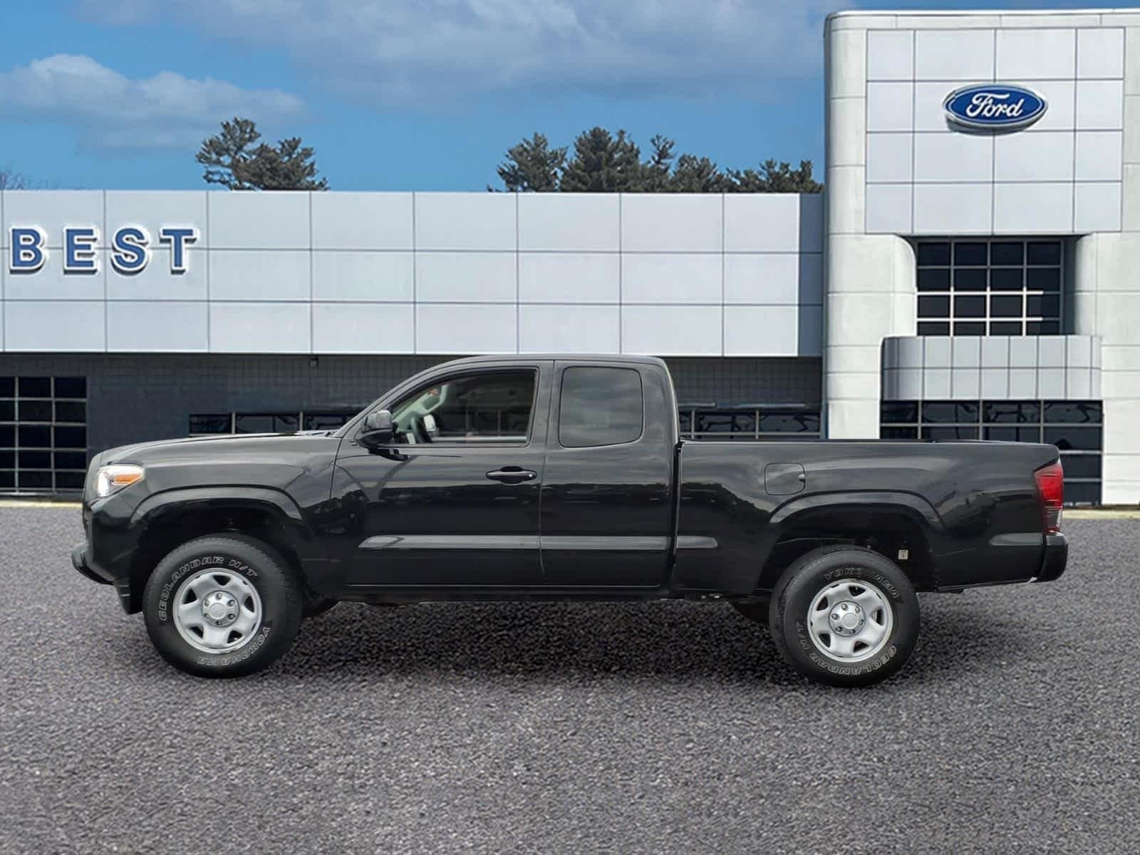 Used 2022 Midnight Black Metallic Toyota SR image 2