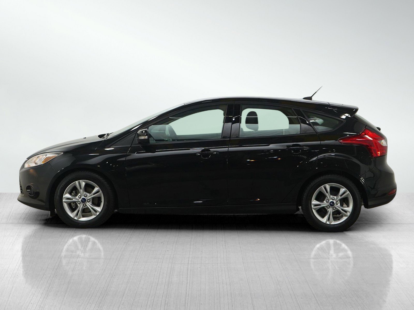 Used 2014 Ford Focus SE with VIN 1FADP3K25EL169293 for sale in Burnsville, Minnesota