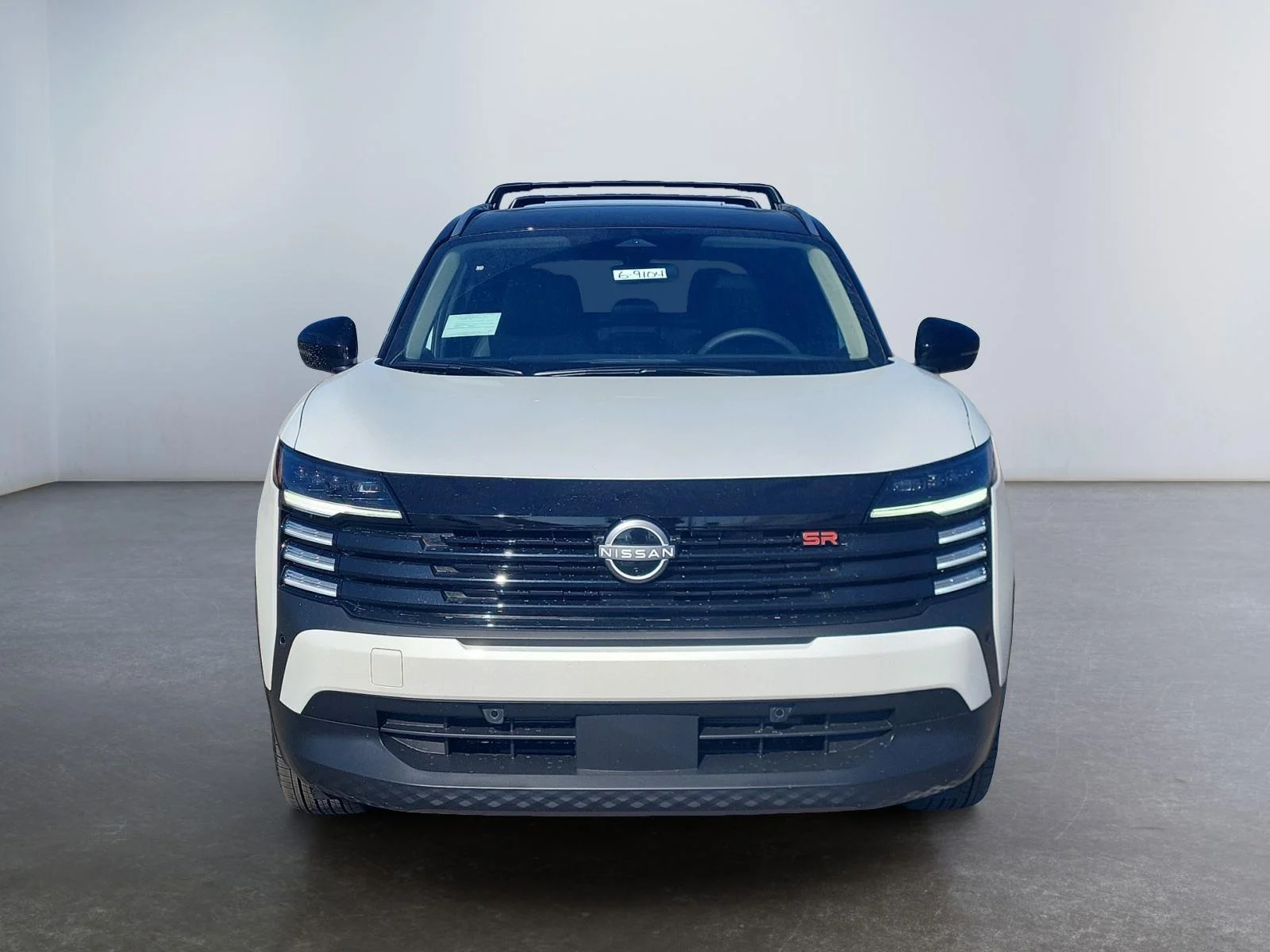 New 2026 Aspen White Tricoat/Super Black Nissan SR image 8