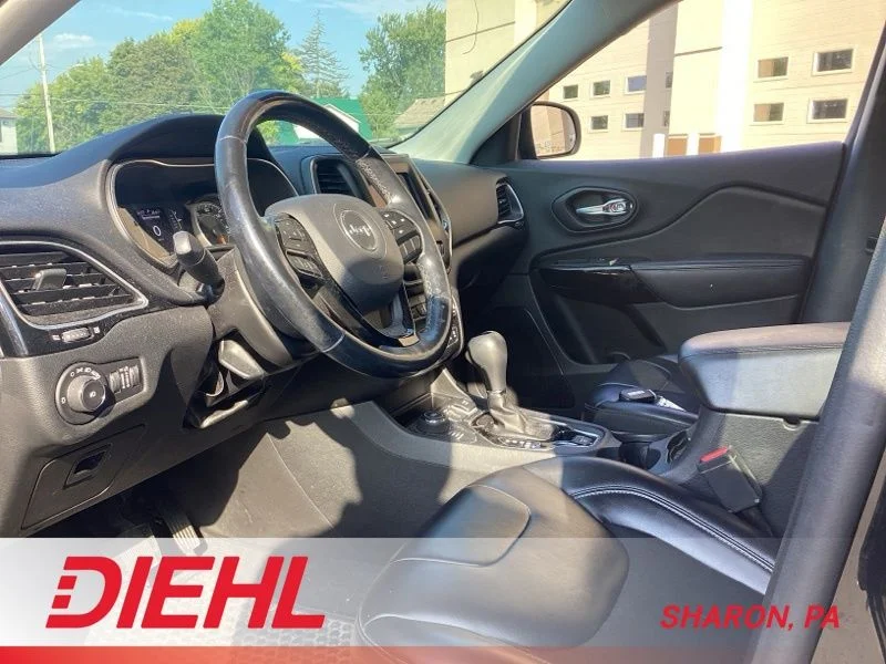 Used 2020 Black Jeep Latitude Plus image 10